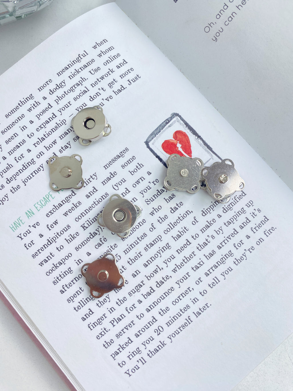 Pack of 4 Sew-on Clasps