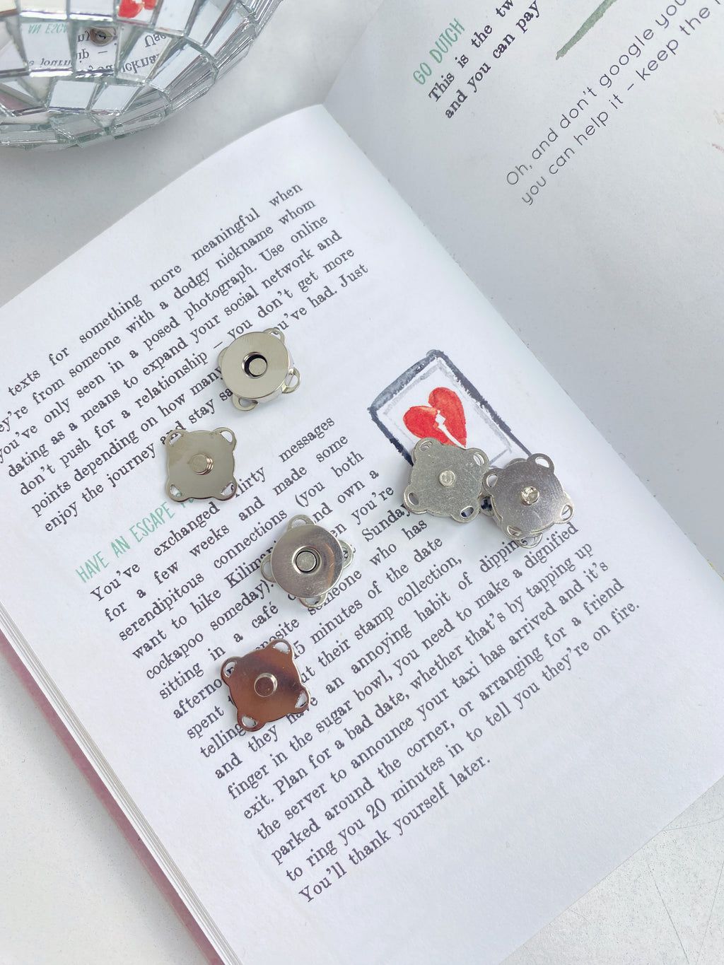 Pack of 4 Sew-on Clasps