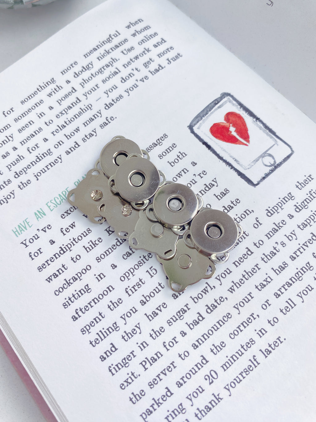 Pack of 4 Sew-on Clasps