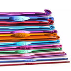 Aguja de ganchillo de aluminio de colores